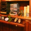 Libreria Beatrice Valeria: Tiretto in pelle per mettere in evidenza le cose più care.